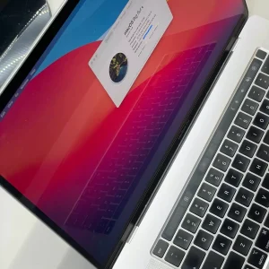 MacBook Pro 2019 intel Core i9, 1TB SSD, 32GB Ram, Video Card4GB AMD Radeon Pro 560x Touch Bar 16inch iOS